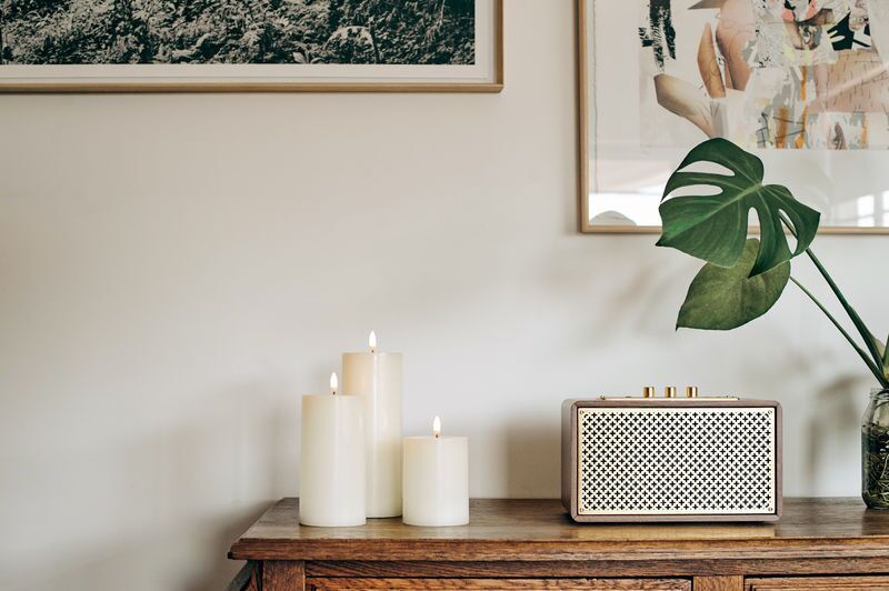 Pillar-Candles-ivory-next-to-speaker-small Uyuni LED Stumpenkerze shoulder 7,8x15cm Ivory