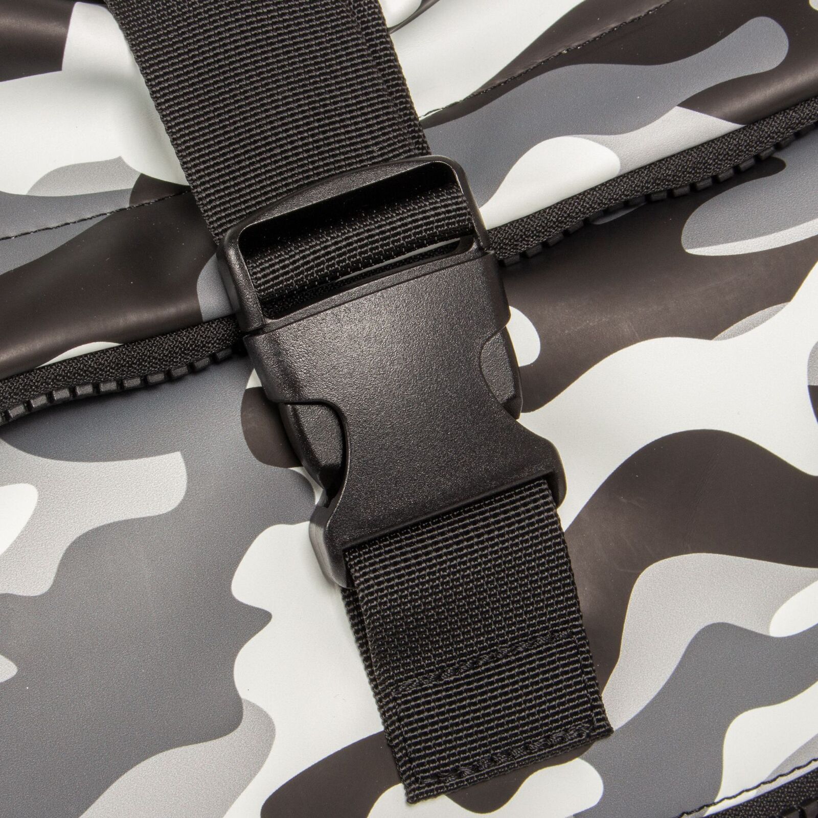 xX8DIugY Mart - New York Rolltop Rucksack weiß/schwarz camo