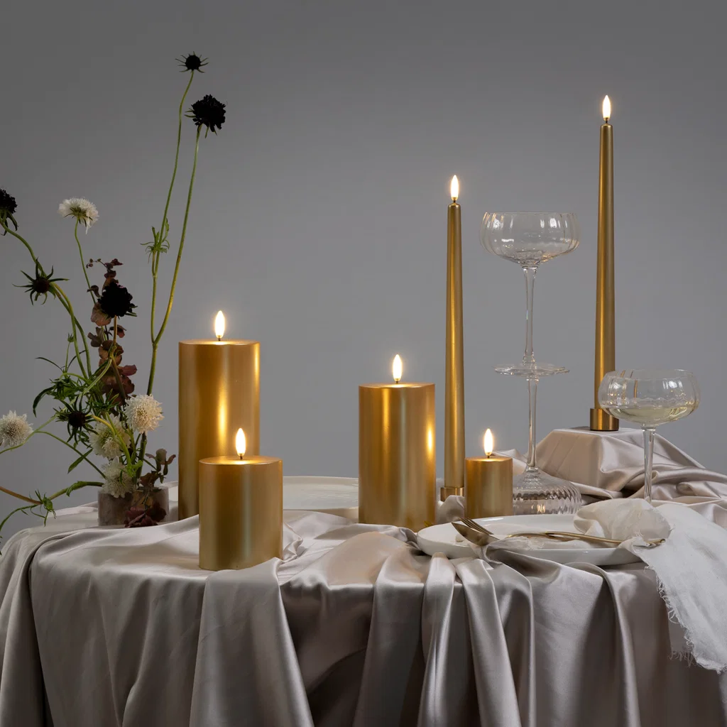 goldene kerzen, kerzenhalter, tischdeko, weinglas, trinkglas