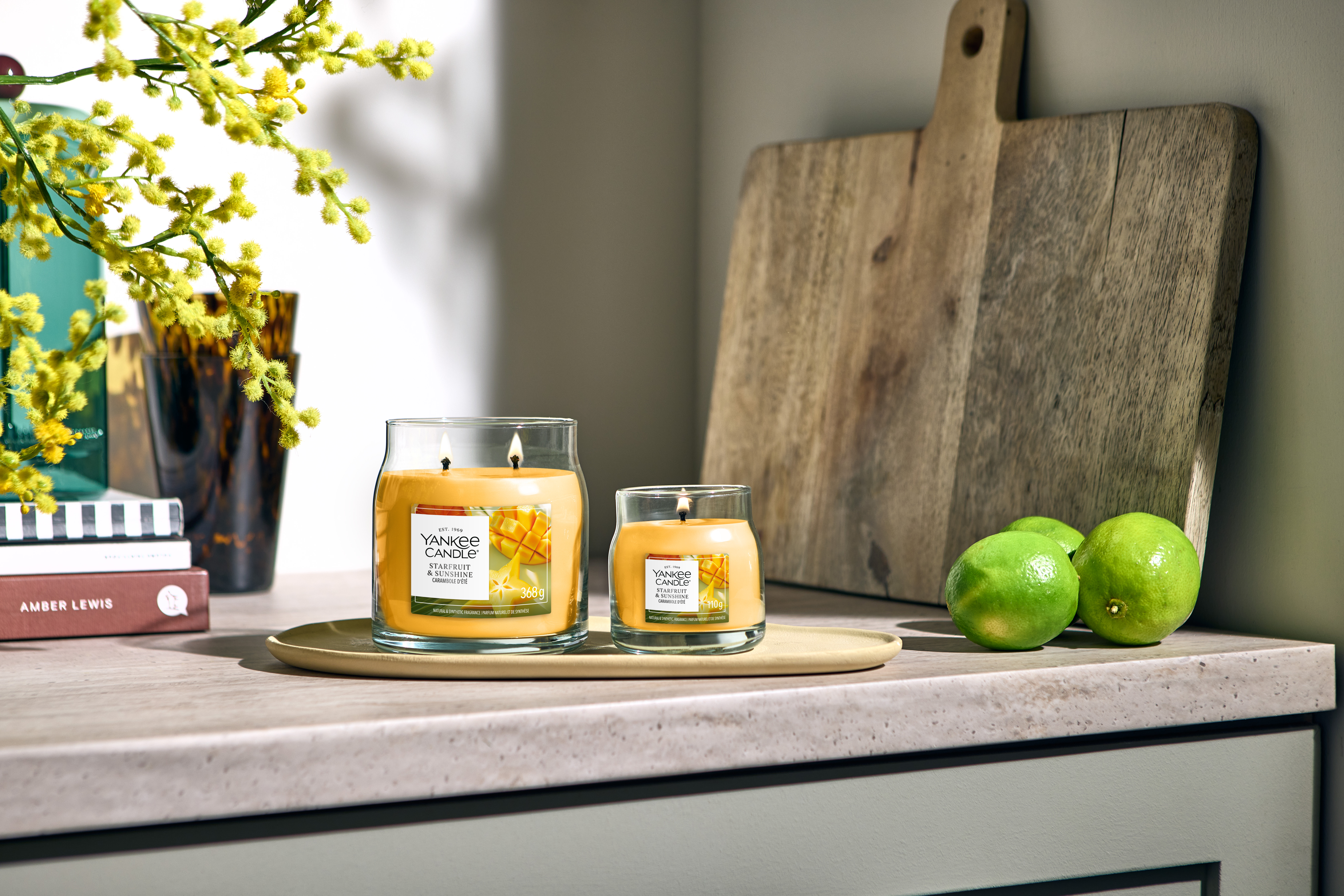 Starfruit & Sunshine Signature Medium Jar 368g 2-Docht