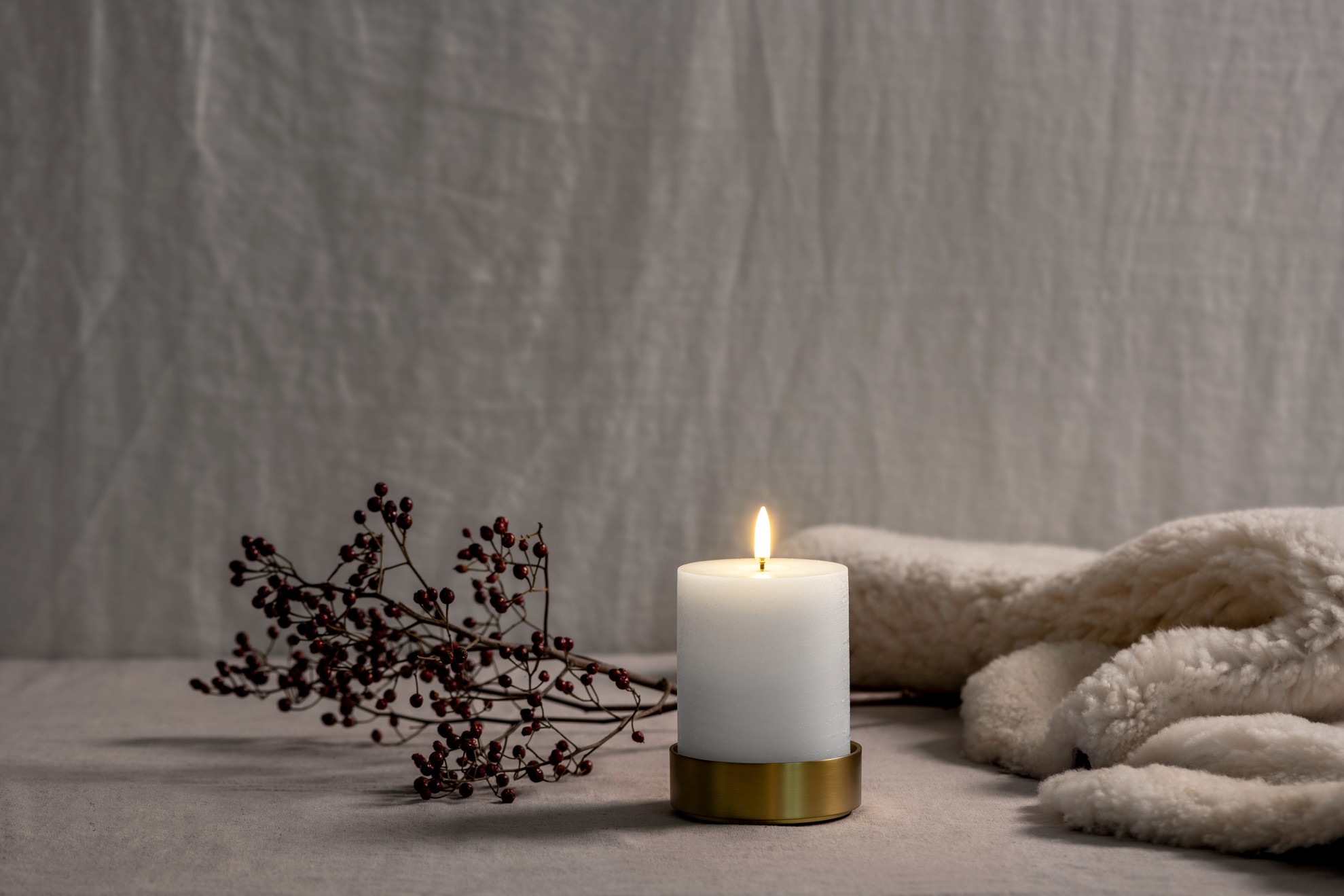 Uyuni Stumpenkerzenhalter Light matte brass