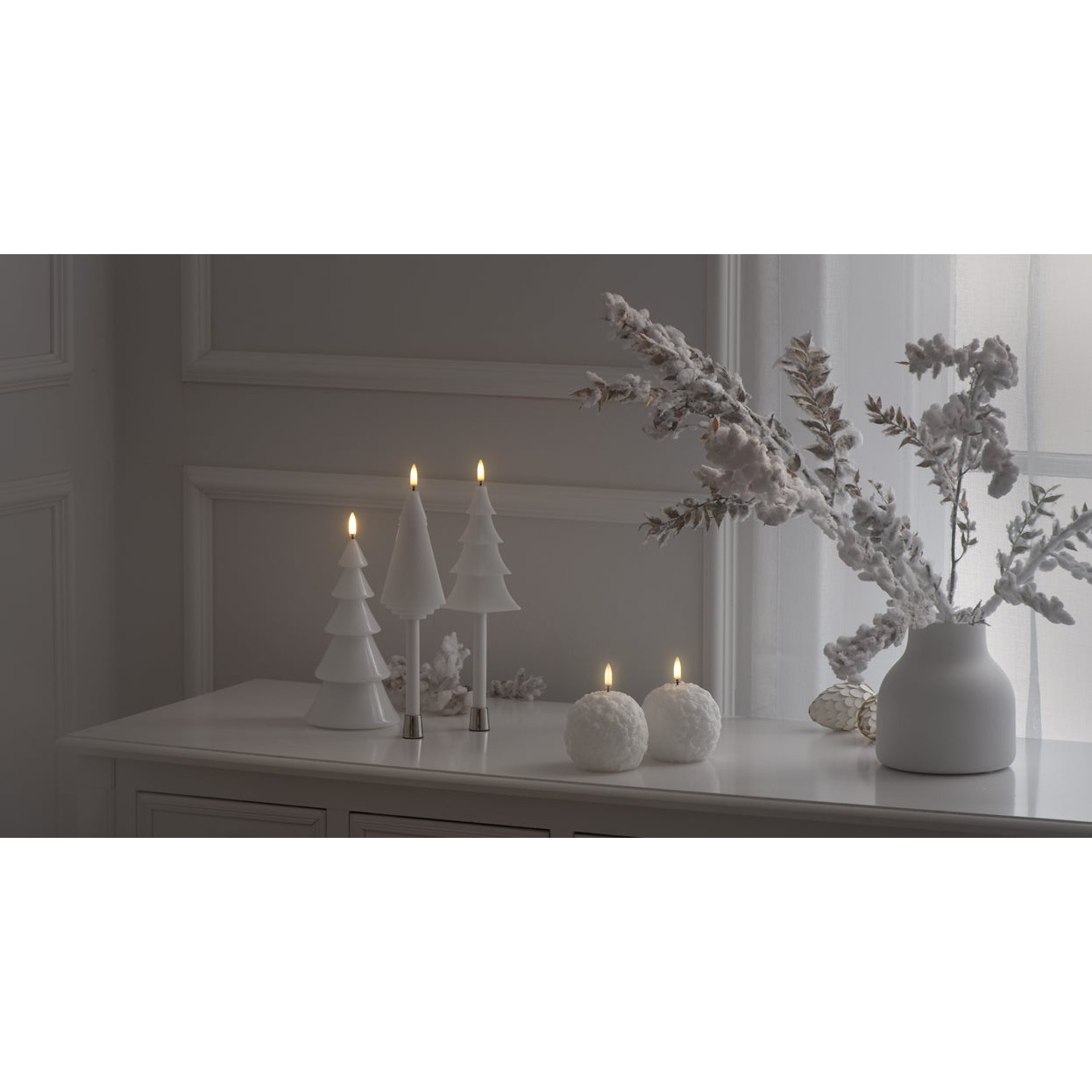 Deko-Kerzen, Weihnachtsdeko, Weihnachtsbaum-Designer, Schneeweiß, Vase mit Zweigen