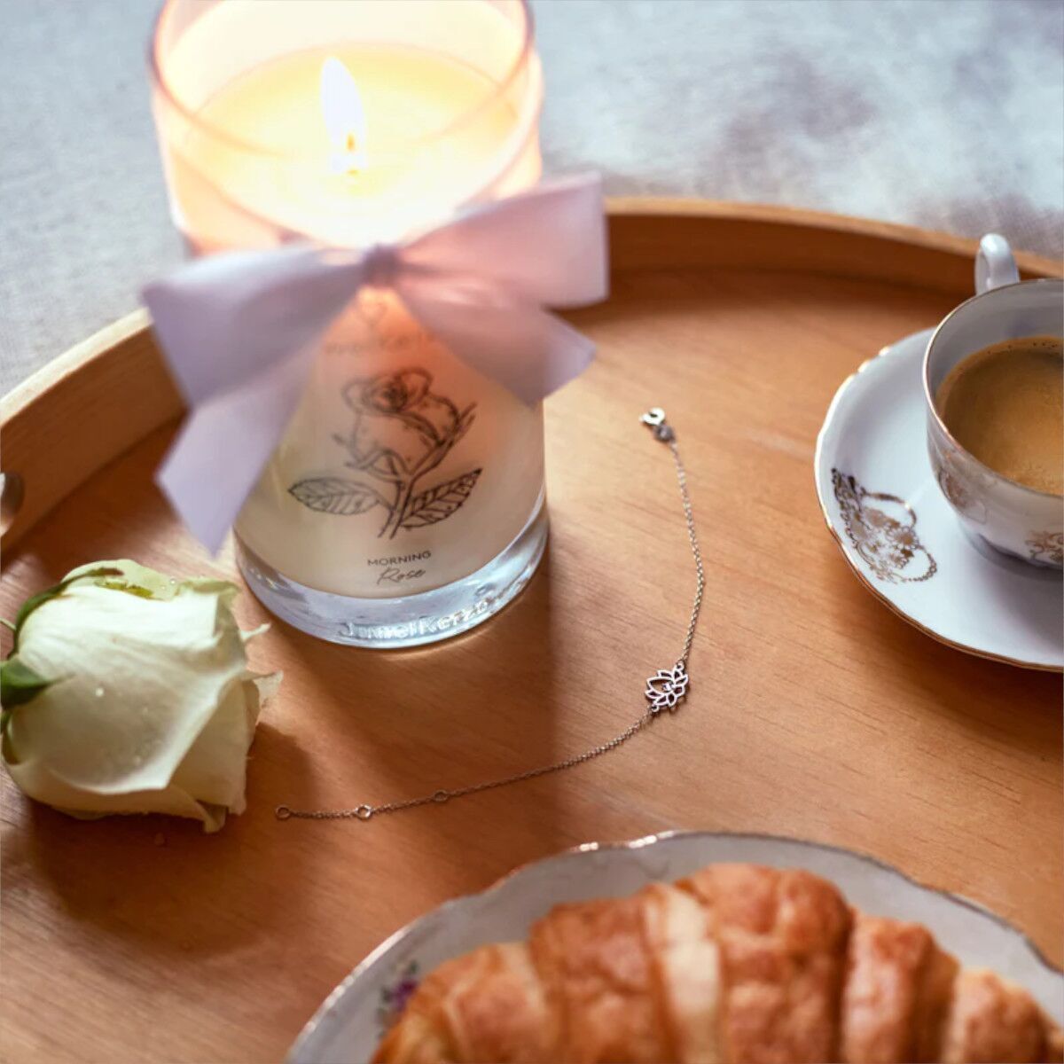 Morning Rose (Armband) 400g Tabelle, Esstisch, Tasse, Kerze, Teller