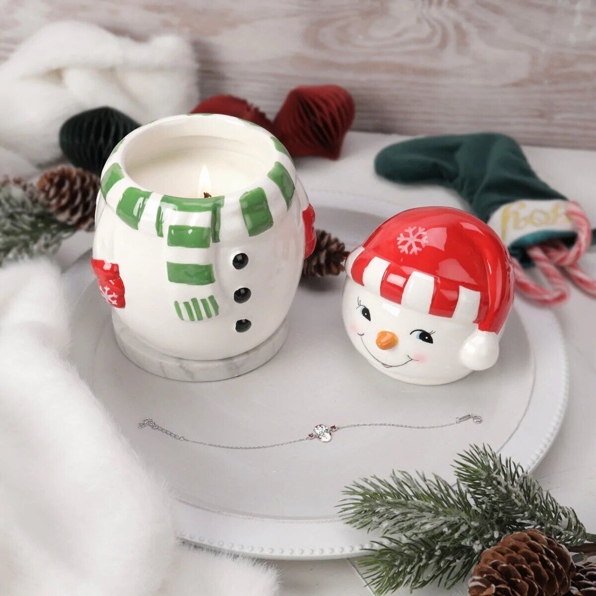 af0be51cf06f4a2d82fbe1129899e7f55d58bb76_frosty_scented_candle_with_jewel_jewelcandle_gallery_3_013db2e9-c1bc-4264-9d2a-c08159956ac4_2048x Frosty (Armband) 400g