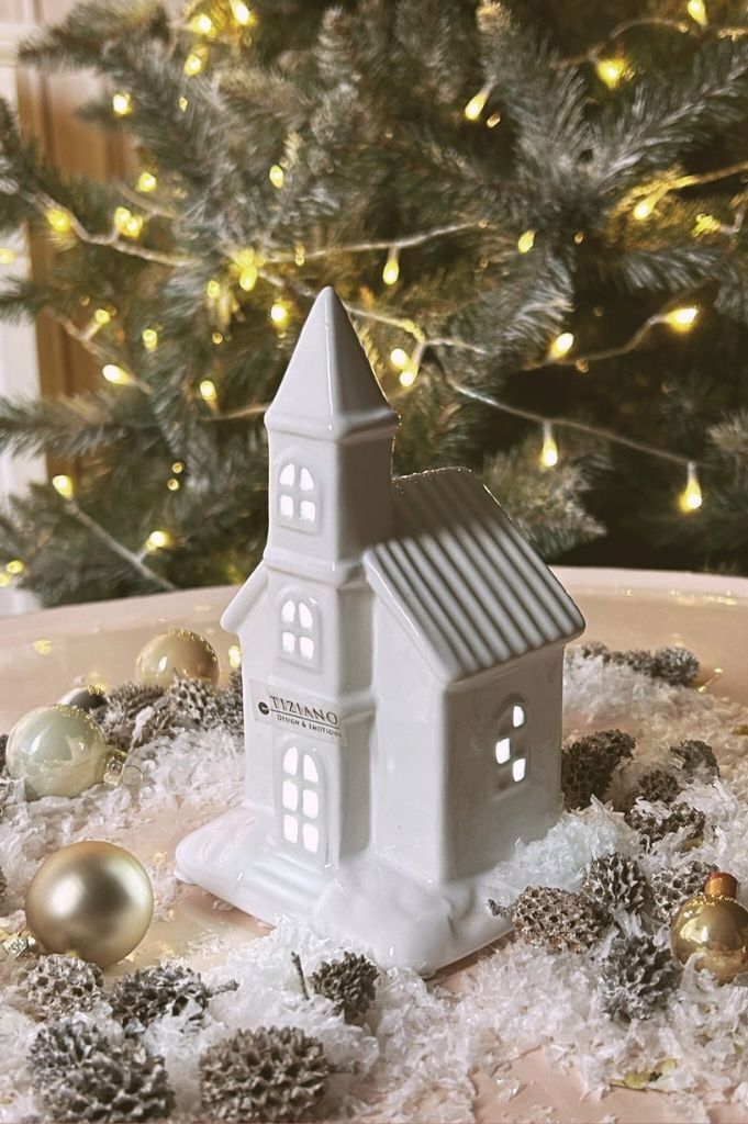 Kirche Novella 16cm LED cremeweiß Porzellan