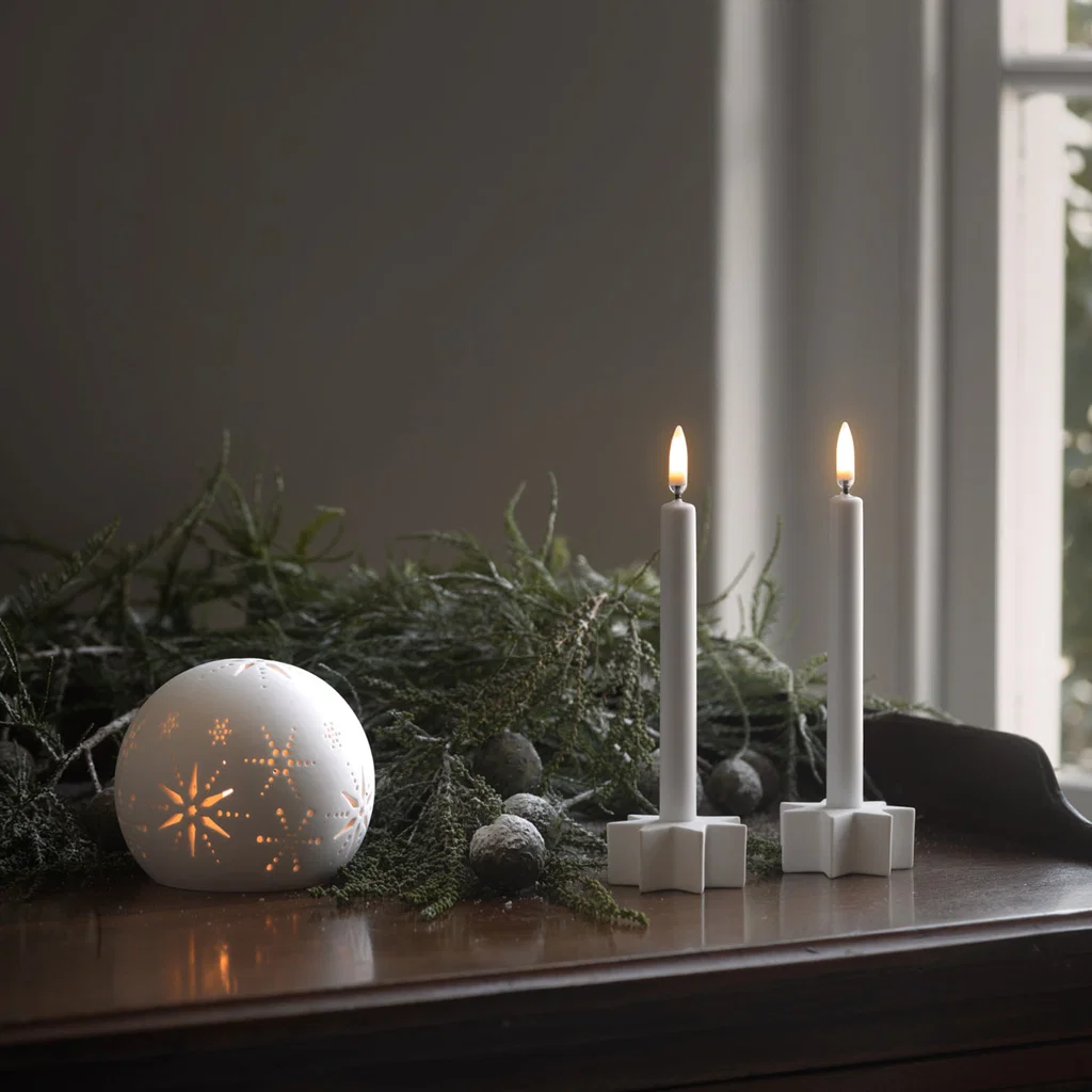Ceramic light dome Nordic white 9x10 cm von Piffany Weihnachtsdeko, Kerzenhalter, Teelichthalter, Schneeflockenmuster, Laterne mit Licht