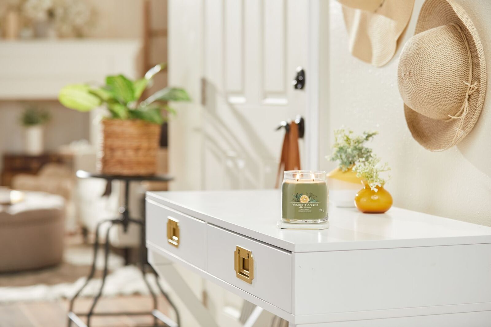 Sage & Citrus Signature Medium Jar 368g 2-Docht