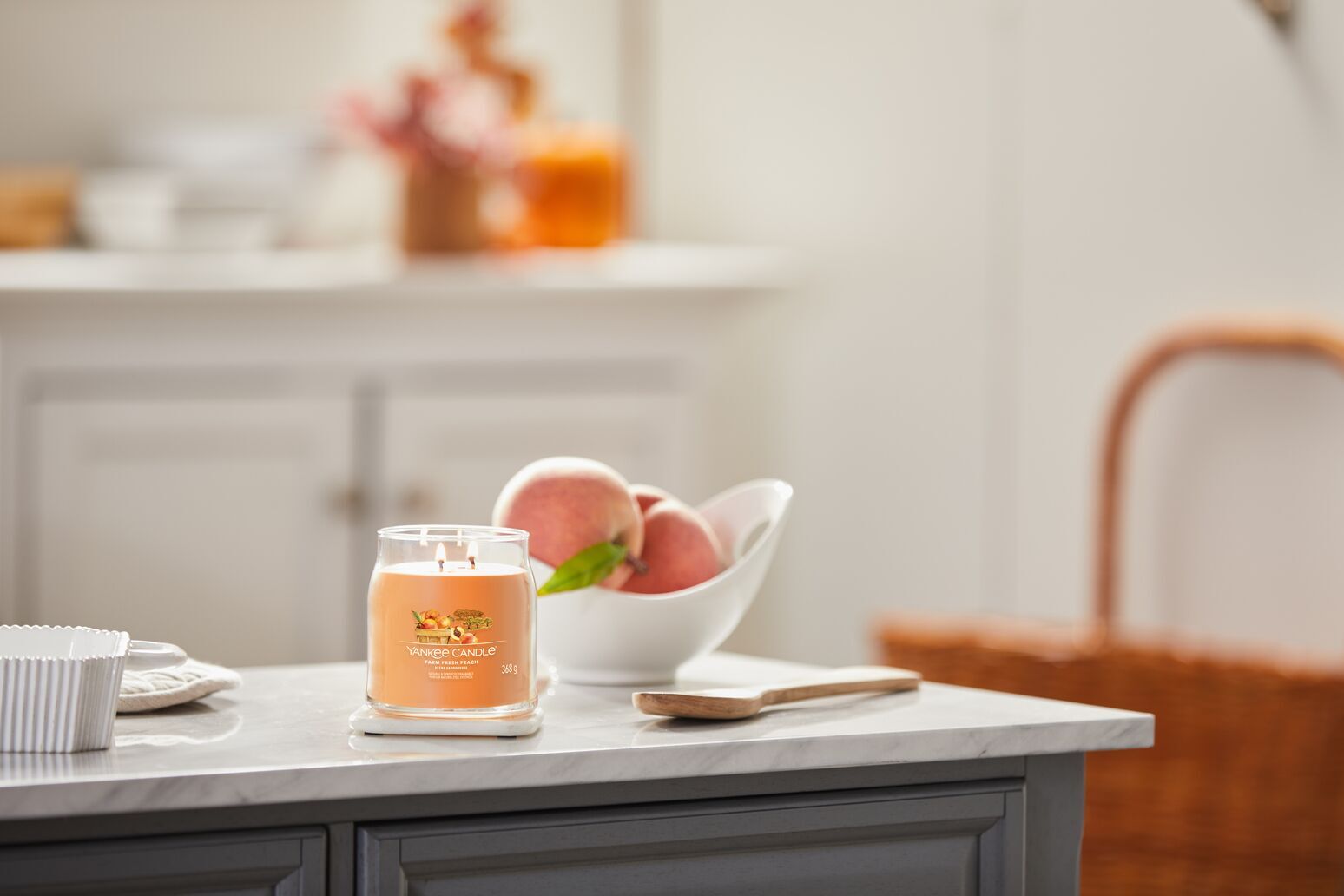 Farm-Fresh-Peach_enviro-3 Farm Fresh Peach Signature Medium Jar 368g 2-Docht