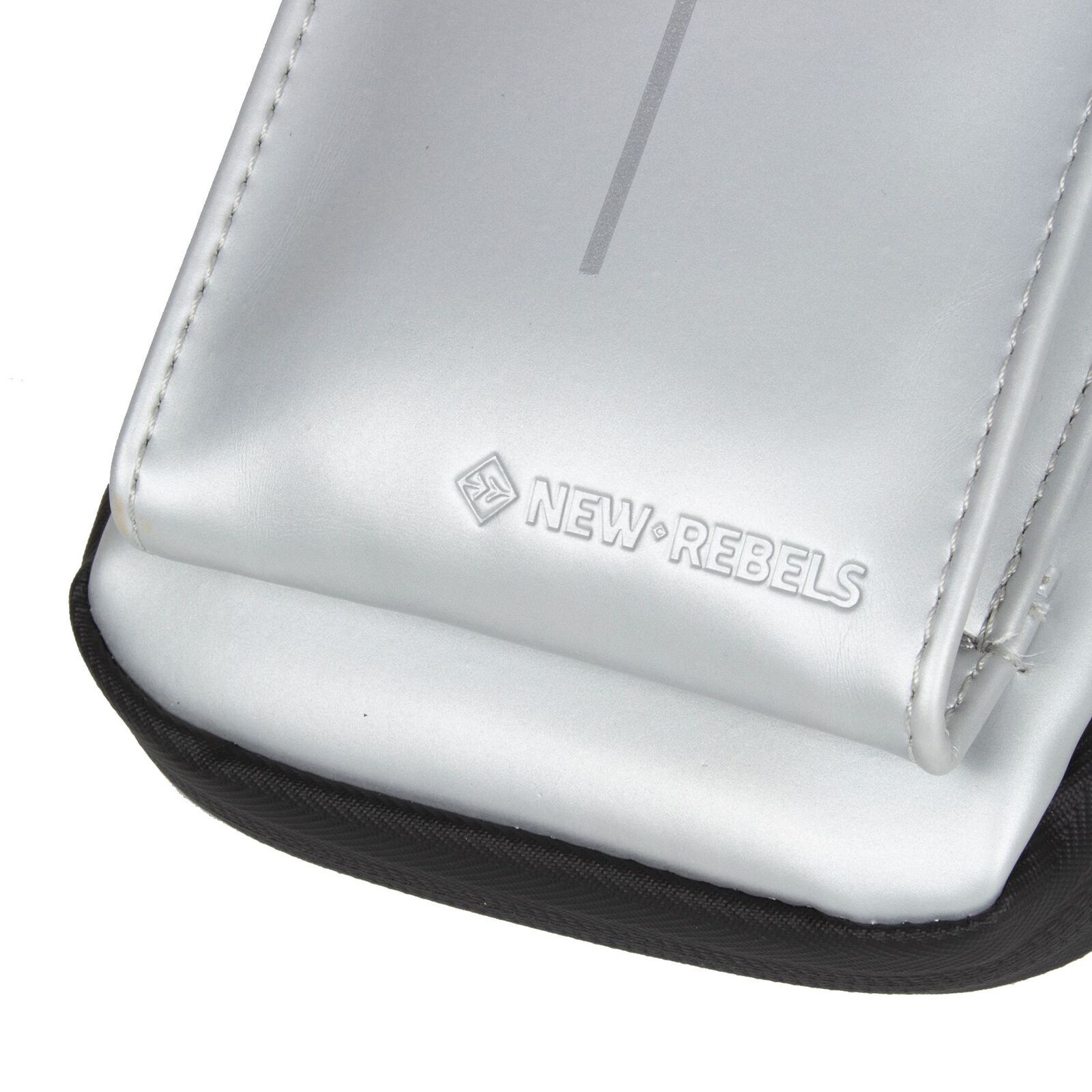 E4OsCCZg Mart - Cincinatti Handytasche mit Geldbörse silber metallic