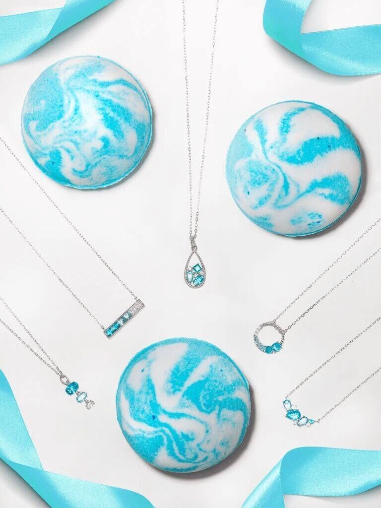 60cea3818615019ba894c7b843facfda März Geburtsstein Aquamarin Badebombe (Halskette)