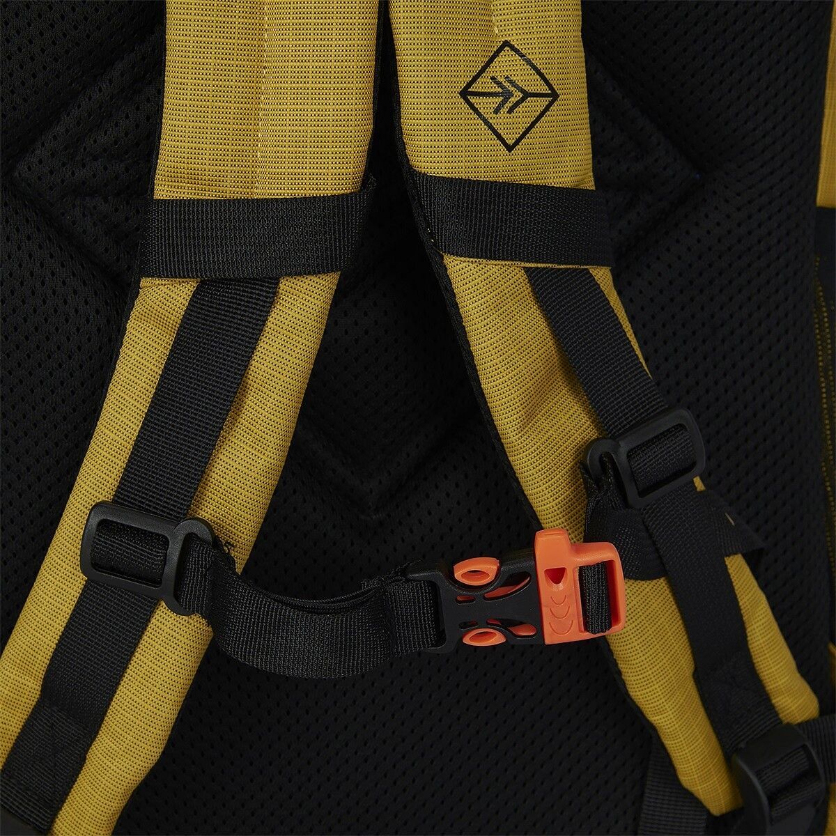 F8A265A39E19ADD1E3B3DE4E0959CB3F31E4ED19 Hugo - Carmichael Rucksack 26L altrosa