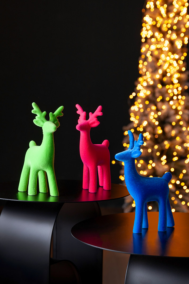 Dekofigur Hirsch Poppy grün Stehendes Reh, Filzfigur, Weihnachtsdekoration, Lichterhintergrund, bunte Tiere