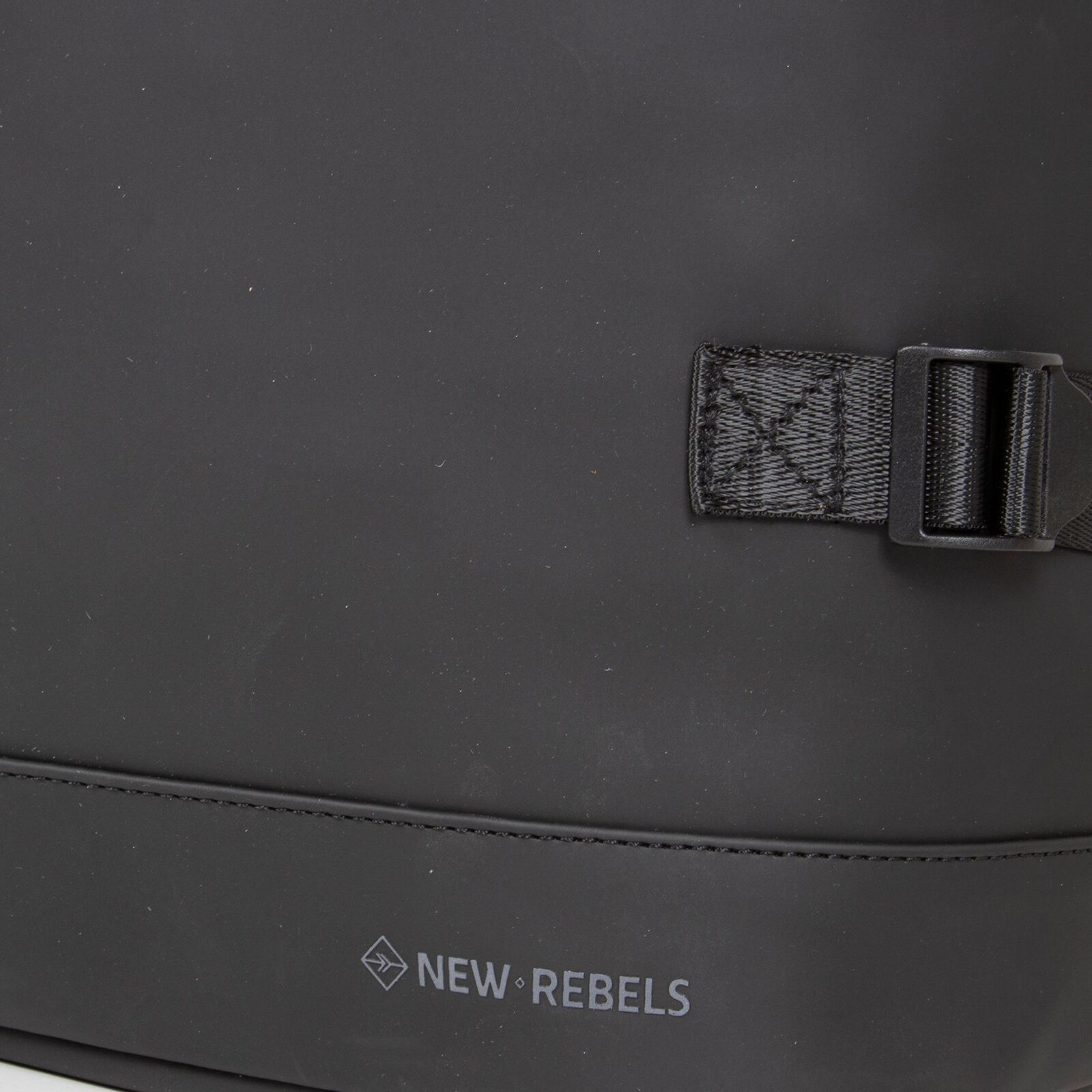 eOT1LIMI1fuvVBDOAF9X5 William - Riverside Rolltop Rucksack schwarz