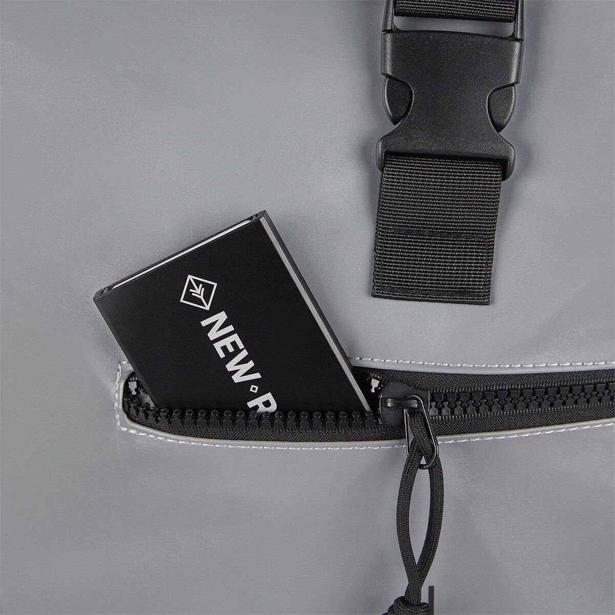 Reflect - New York Rolltop Rucksack silber